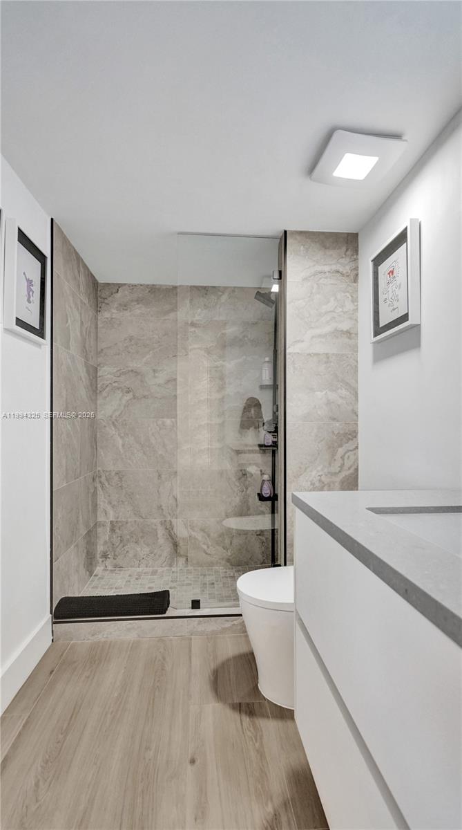 TOWERS OF QUAYSIDE CONDO - Residential