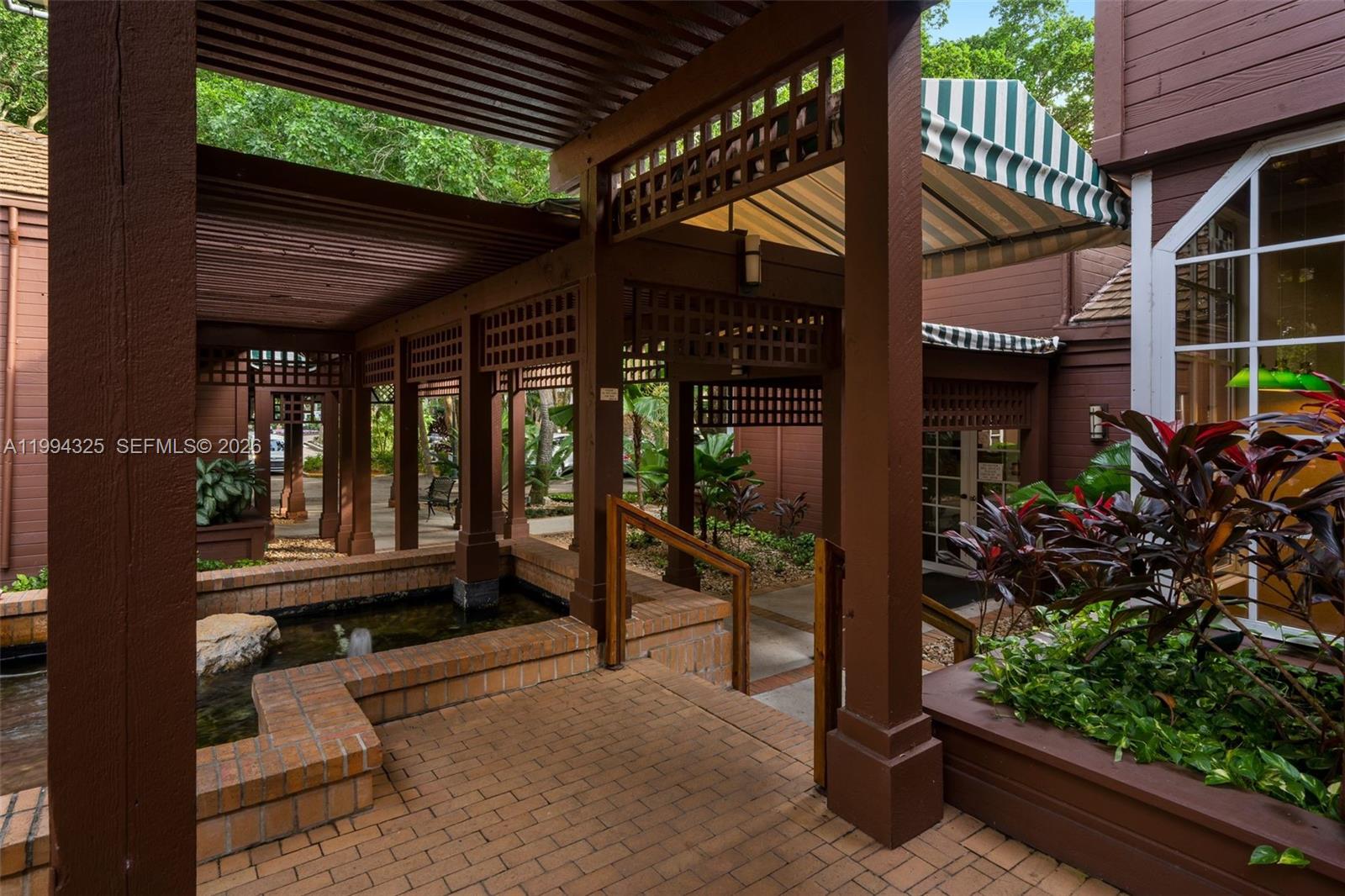 TOWERS OF QUAYSIDE CONDO - Residential