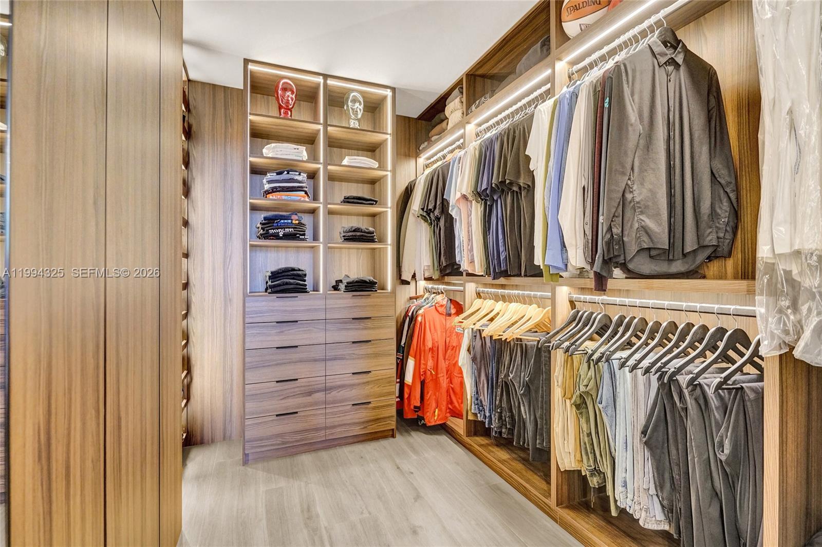 TOWERS OF QUAYSIDE CONDO - Residential