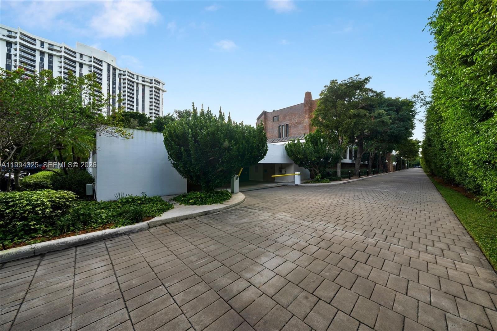 TOWERS OF QUAYSIDE CONDO - Residential