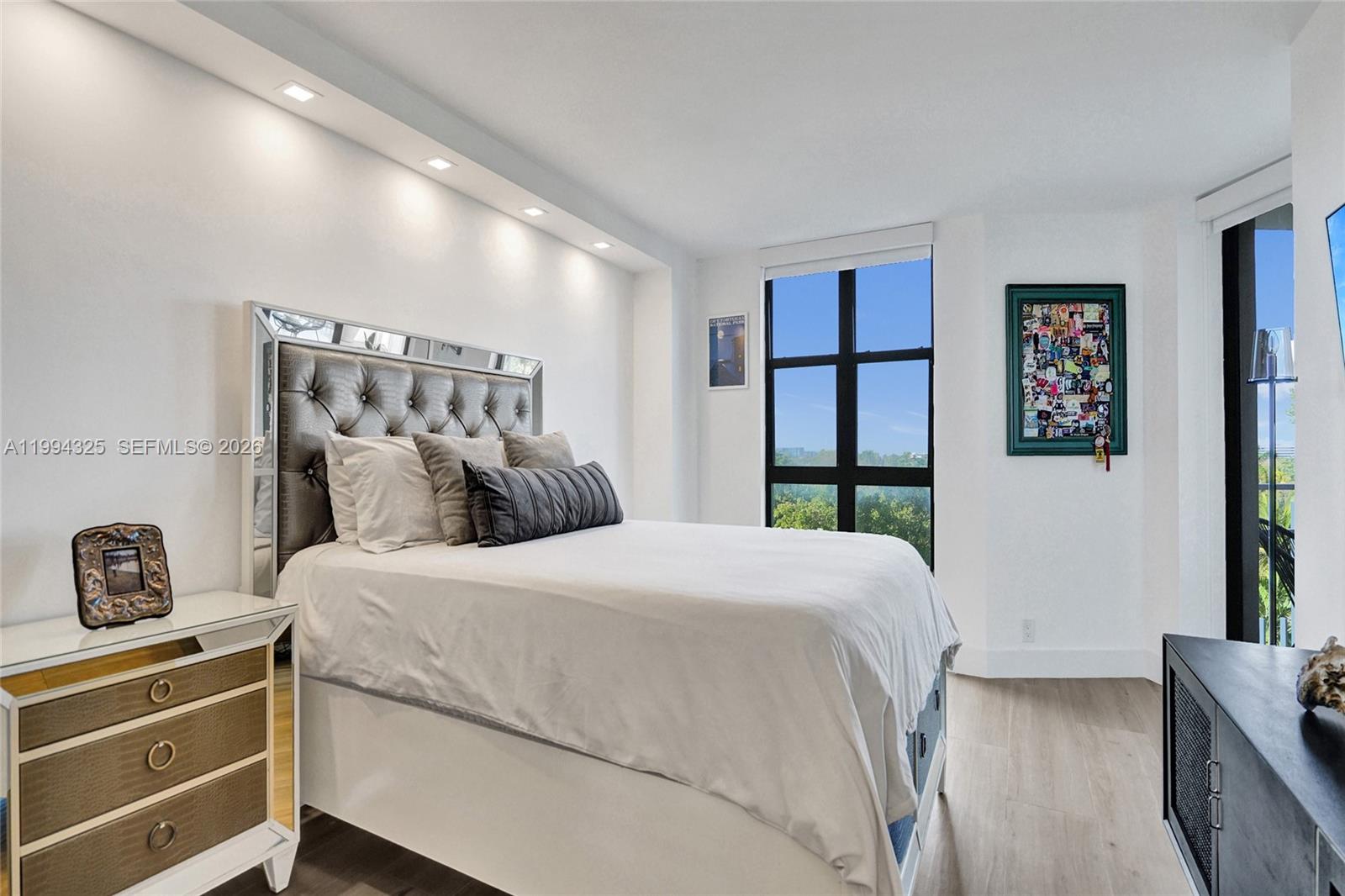 TOWERS OF QUAYSIDE CONDO - Residential