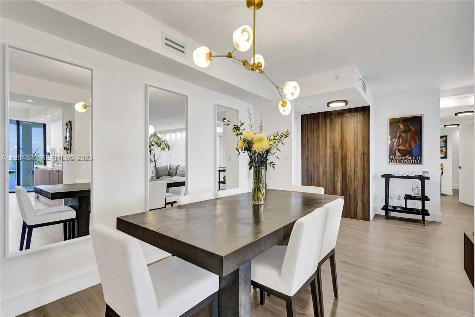 TOWERS OF QUAYSIDE CONDO - Residential