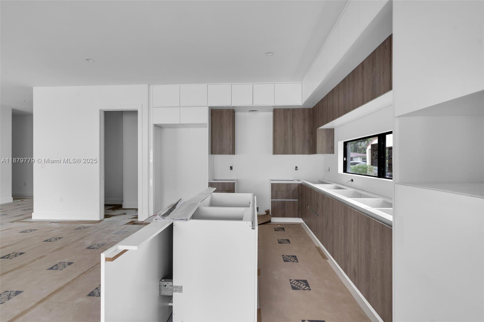 UNIVERSITY MNR - Residential