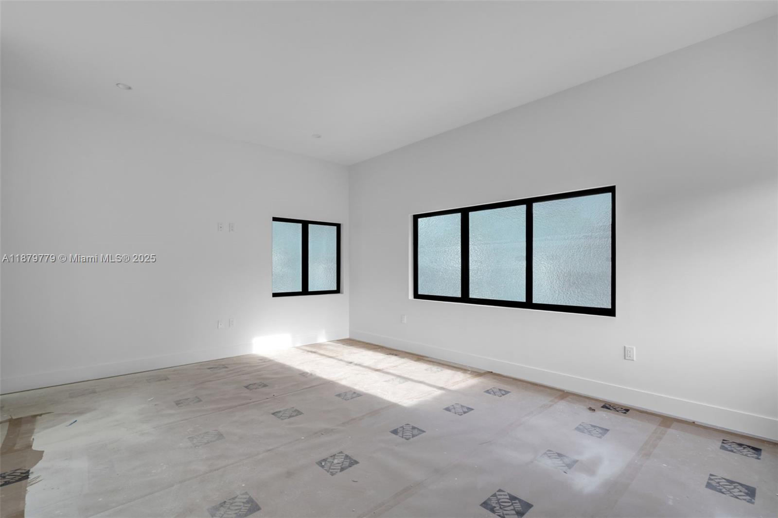 UNIVERSITY MNR - Residential