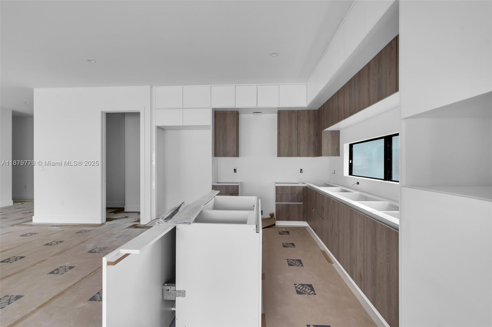 UNIVERSITY MNR - Residential