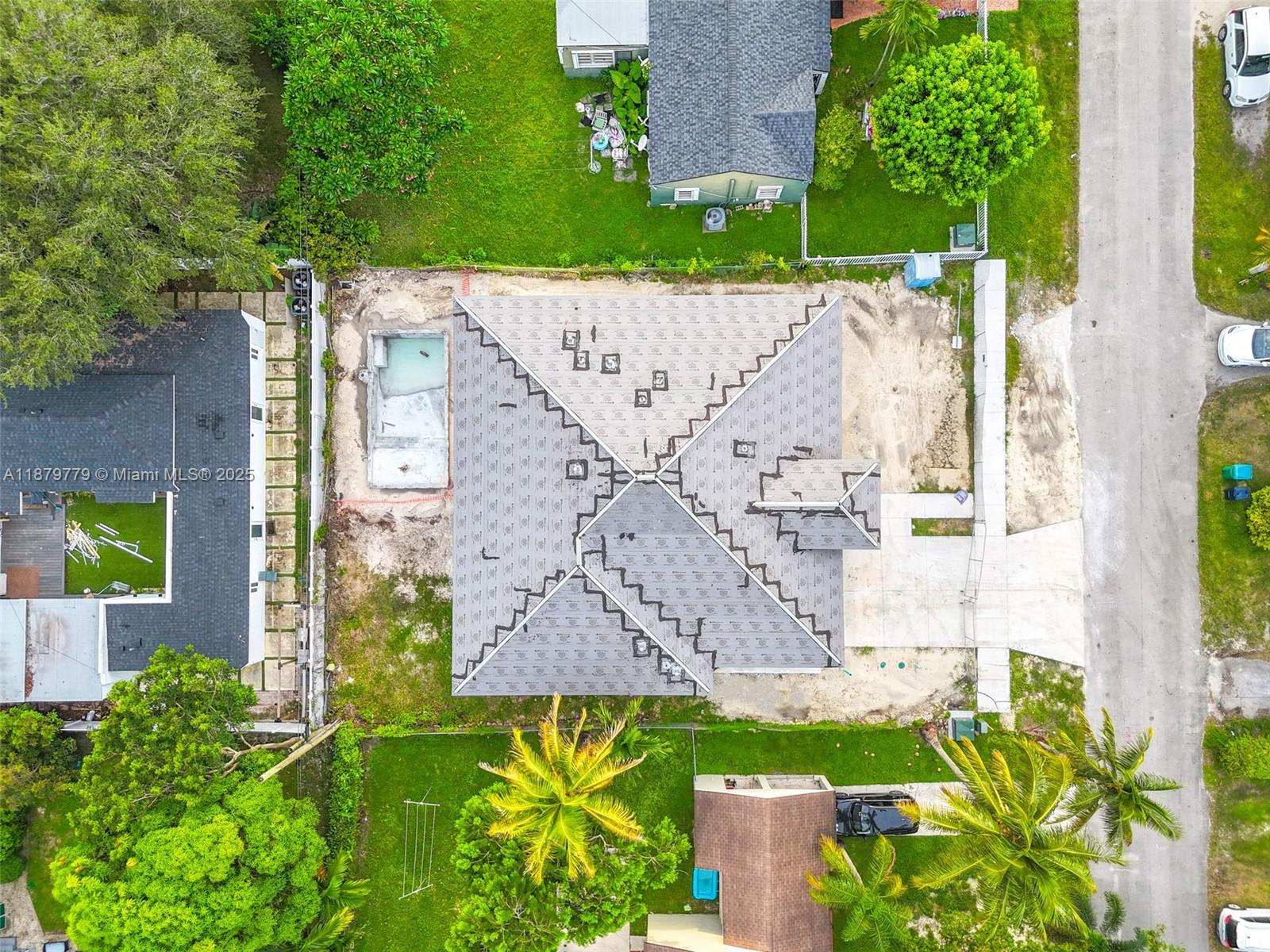 UNIVERSITY MNR - Residential