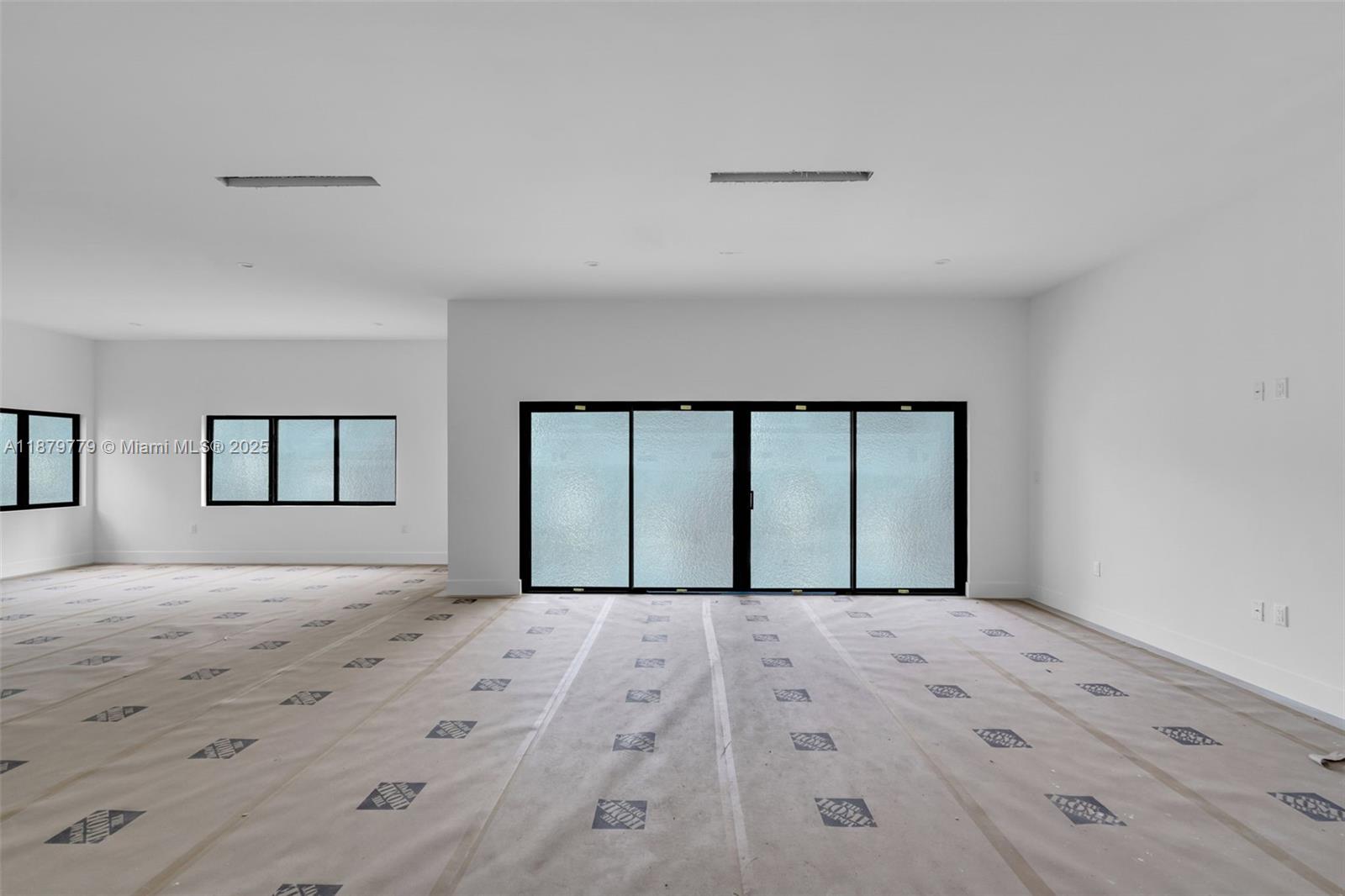 UNIVERSITY MNR - Residential