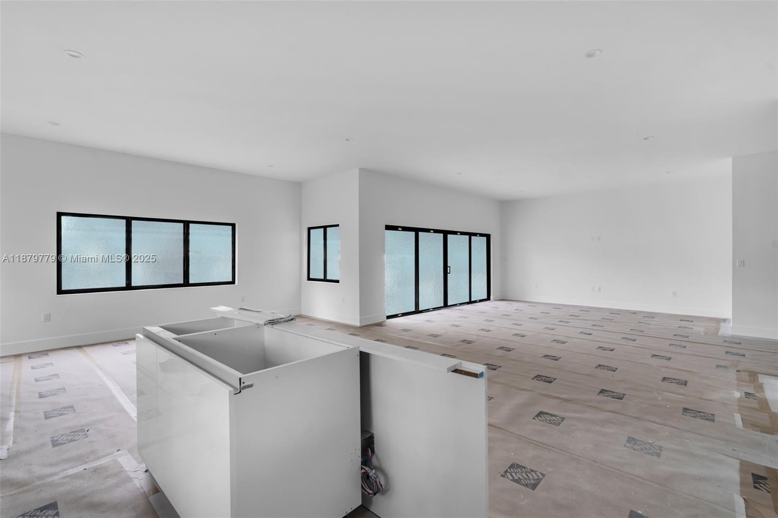 UNIVERSITY MNR - Residential