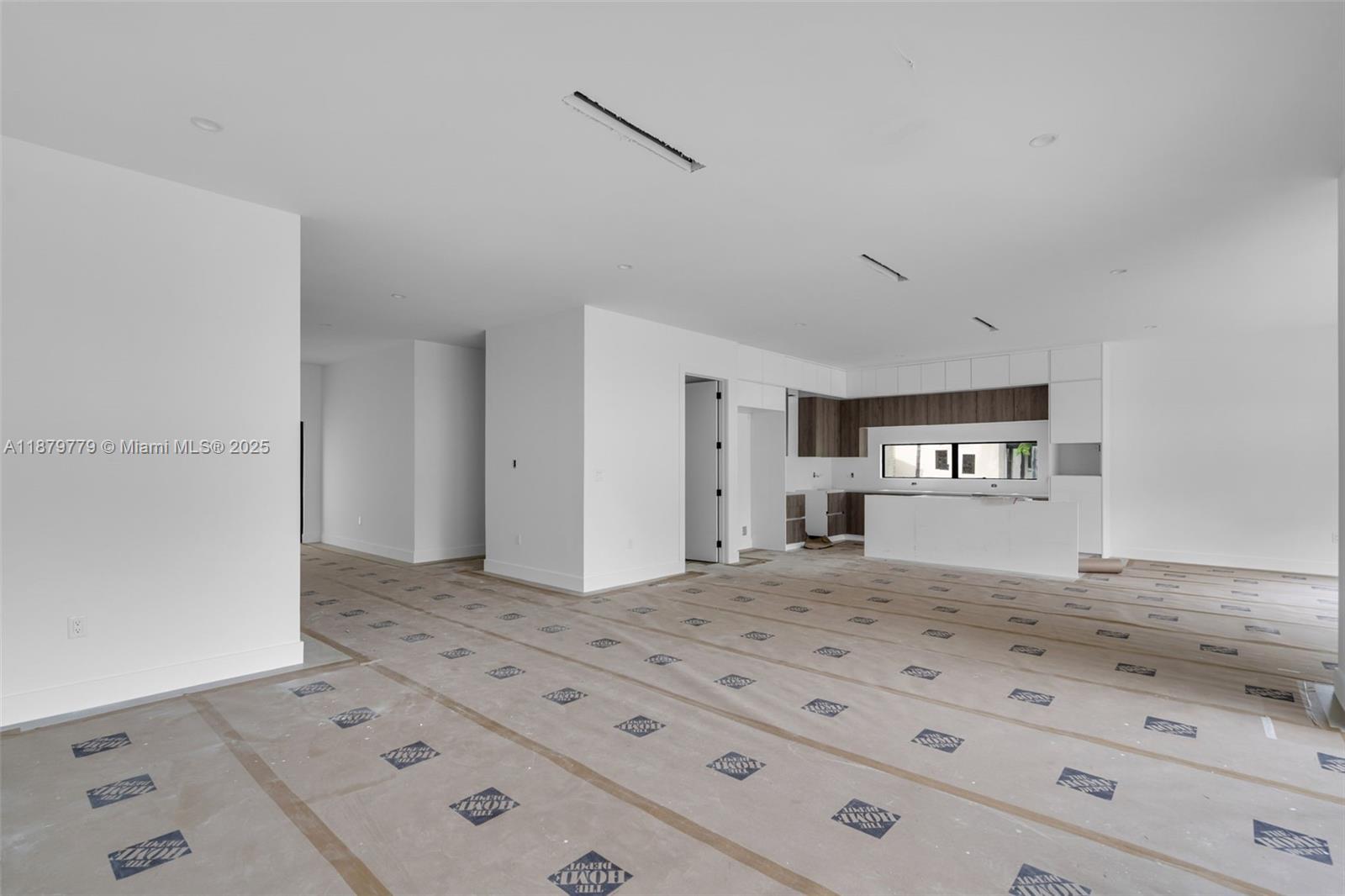 UNIVERSITY MNR - Residential