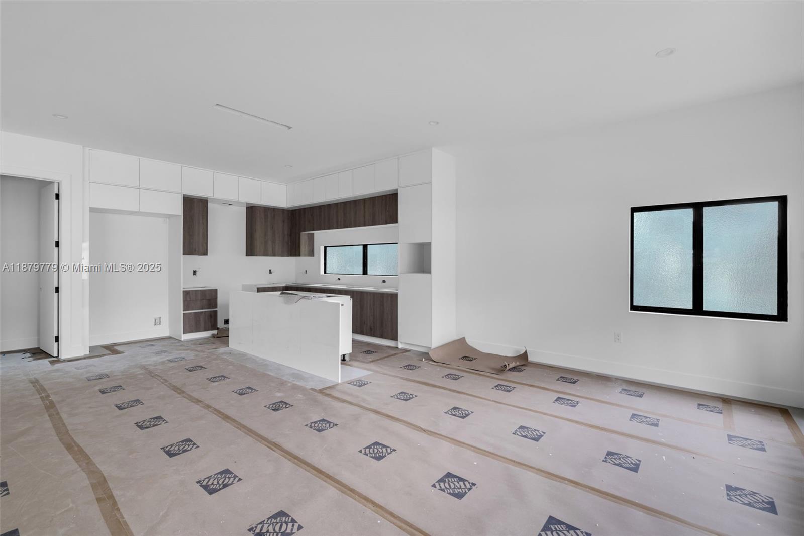 UNIVERSITY MNR - Residential