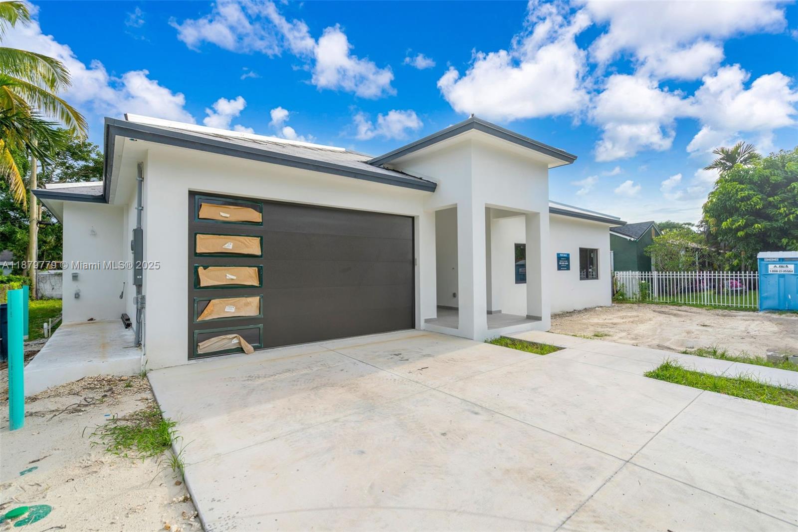 UNIVERSITY MNR - Residential