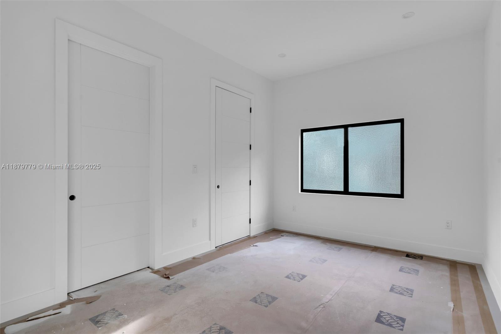 UNIVERSITY MNR - Residential