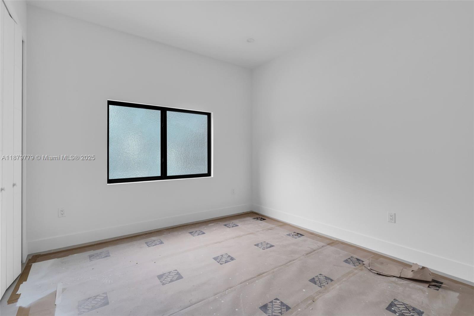 UNIVERSITY MNR - Residential