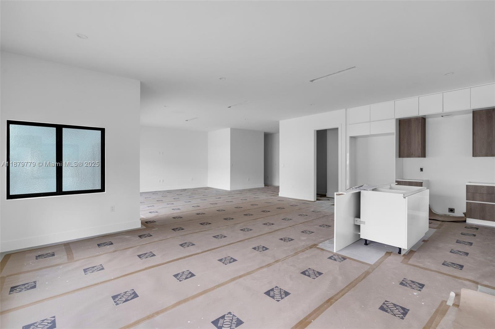 UNIVERSITY MNR - Residential