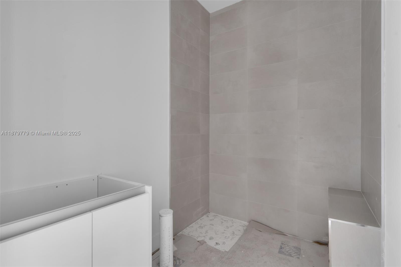 UNIVERSITY MNR - Residential