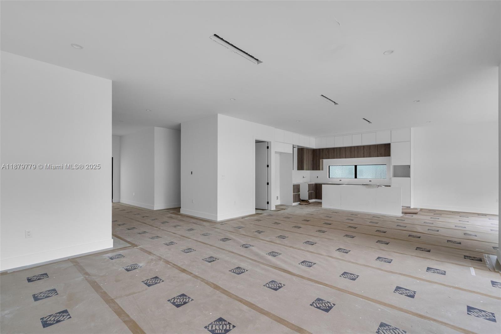 UNIVERSITY MNR - Residential