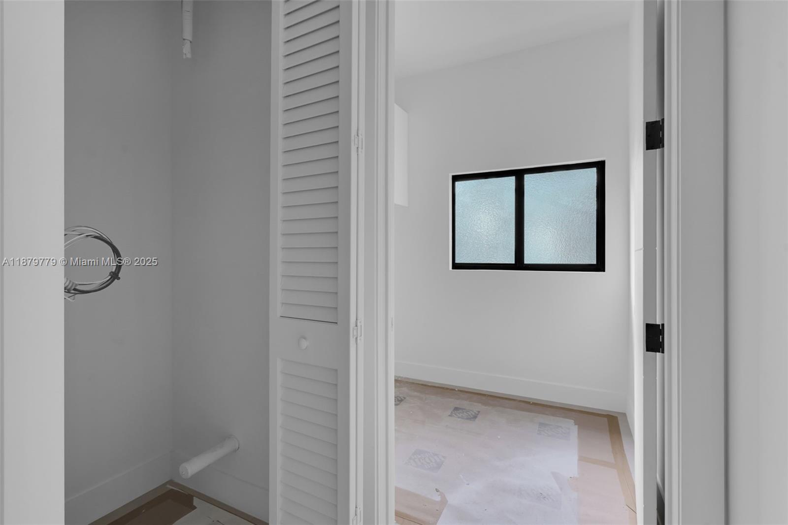 UNIVERSITY MNR - Residential