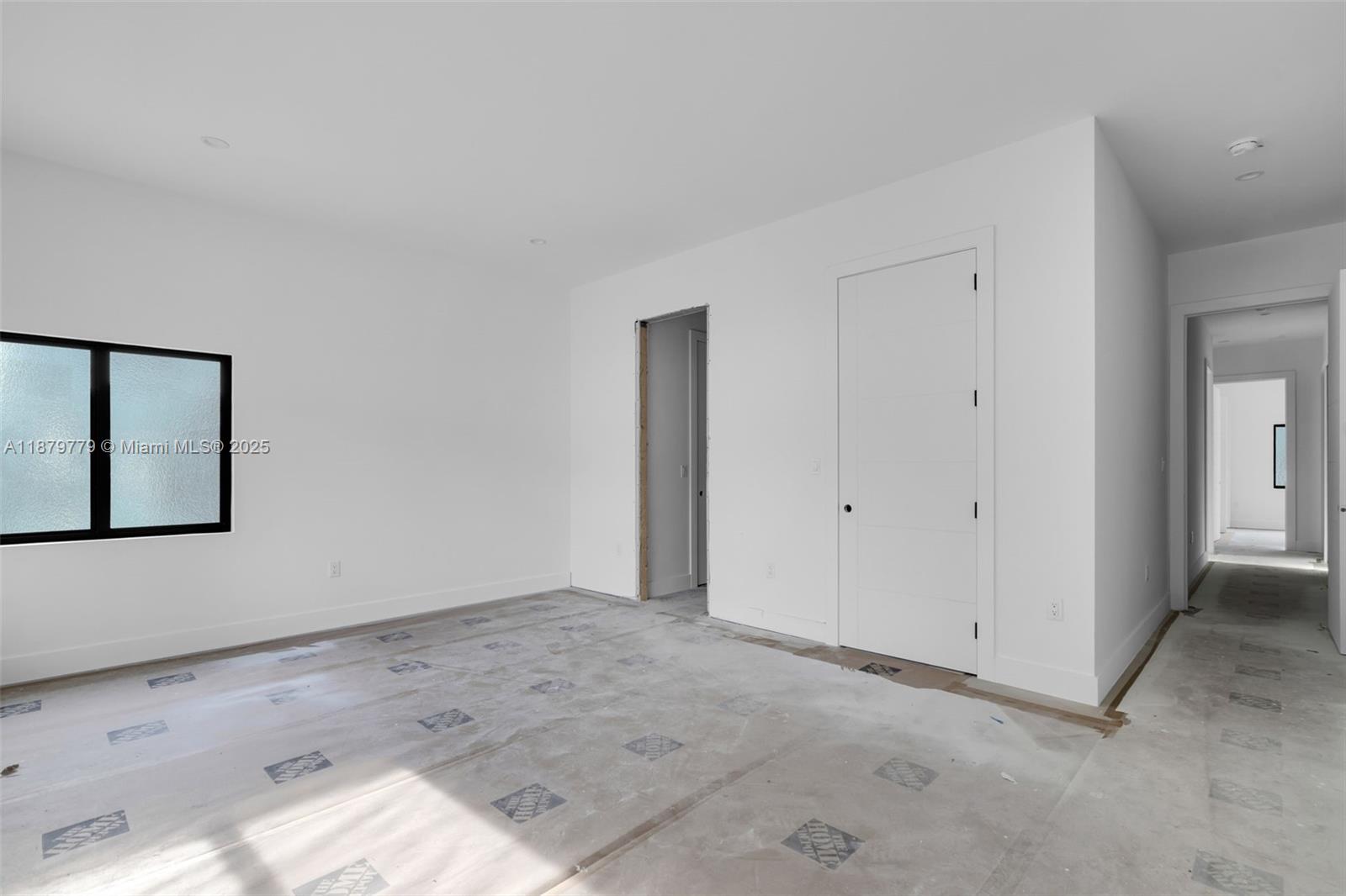 UNIVERSITY MNR - Residential