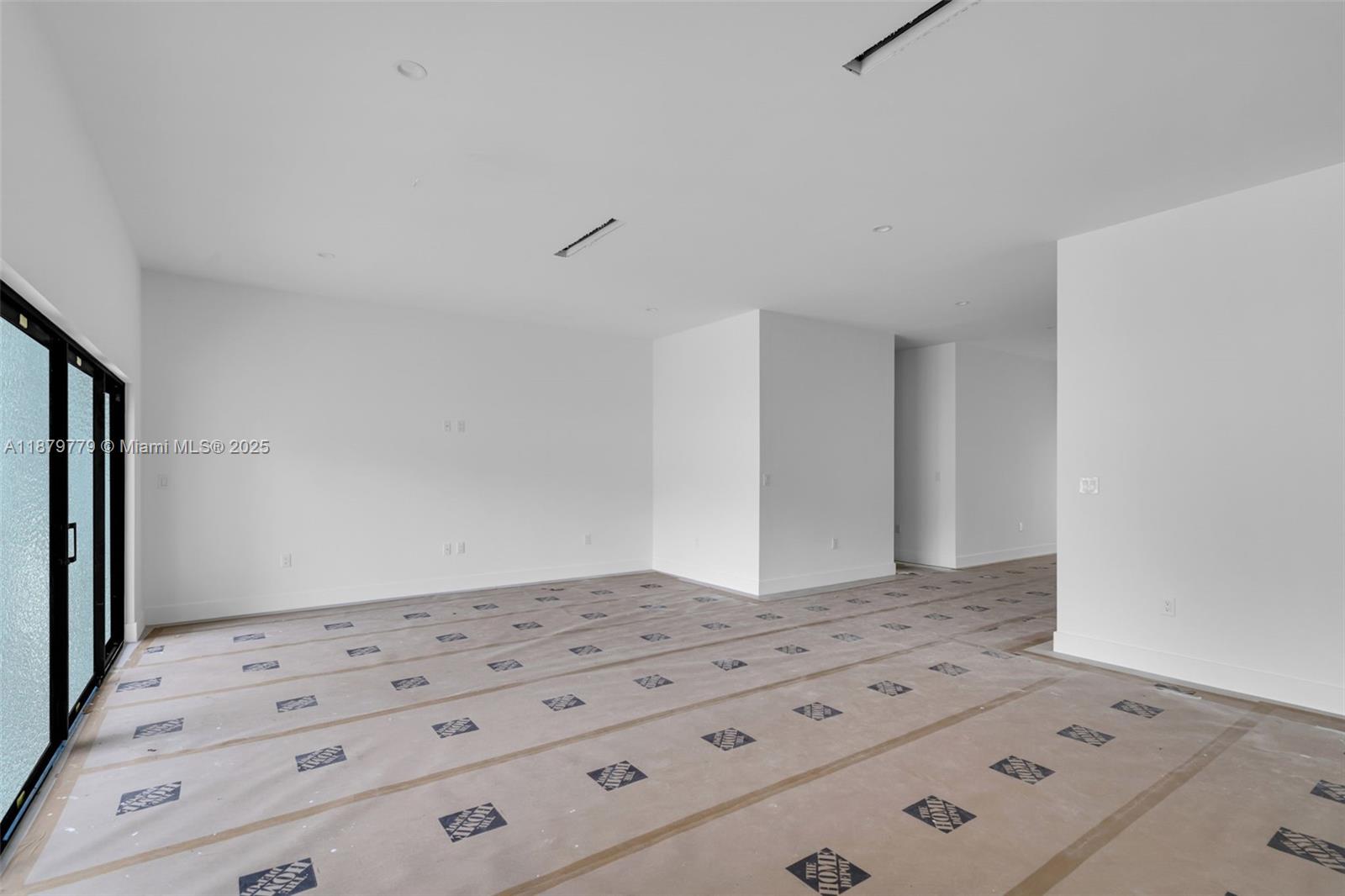 UNIVERSITY MNR - Residential