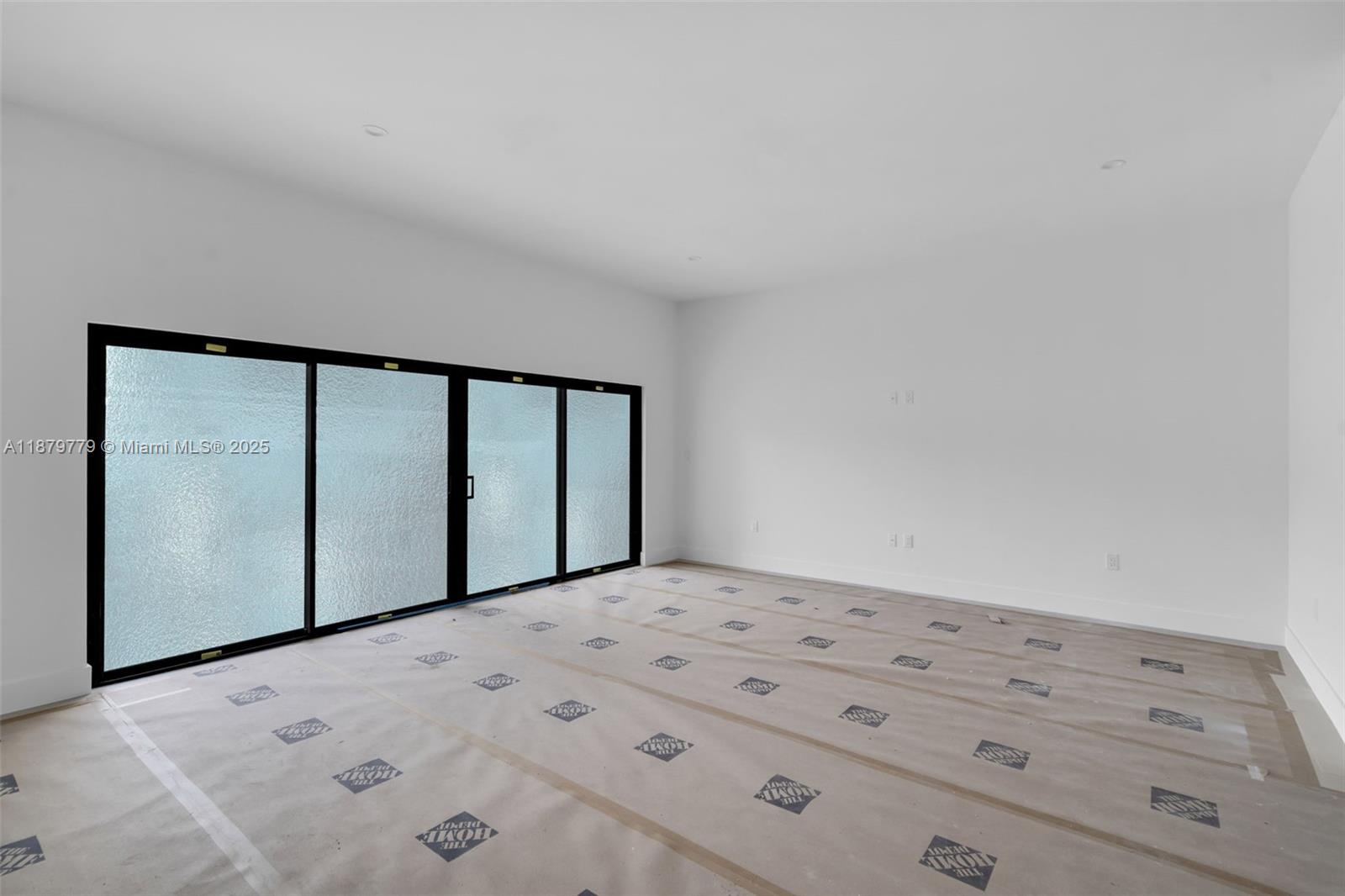 UNIVERSITY MNR - Residential