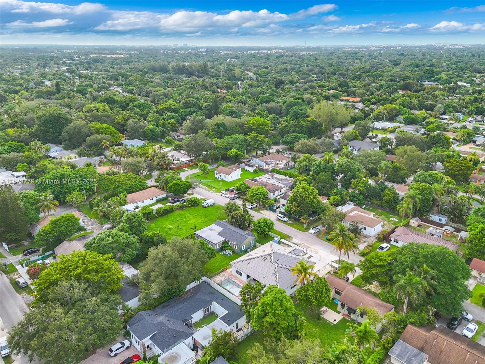 UNIVERSITY MNR - Residential