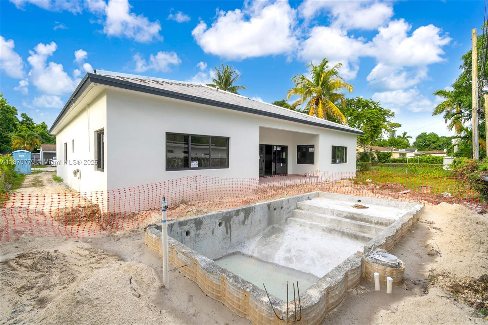 UNIVERSITY MNR - Residential