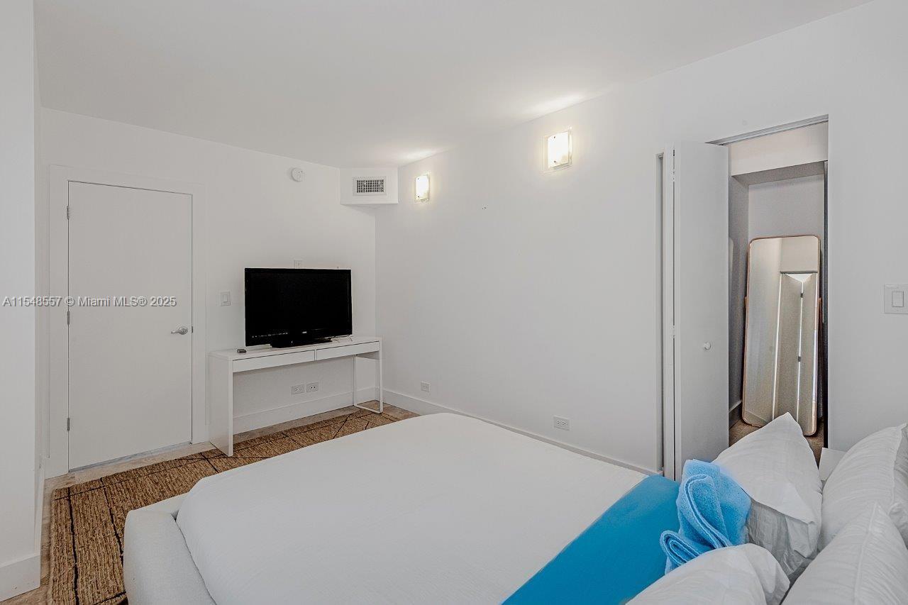 RONEY PALACE CONDO - Residential Lease