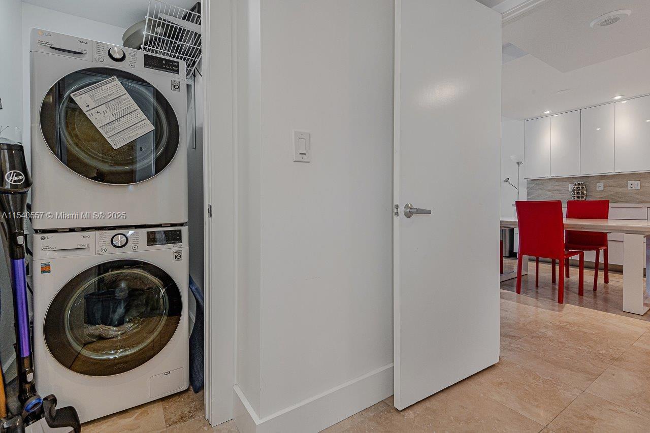 RONEY PALACE CONDO - Residential Lease