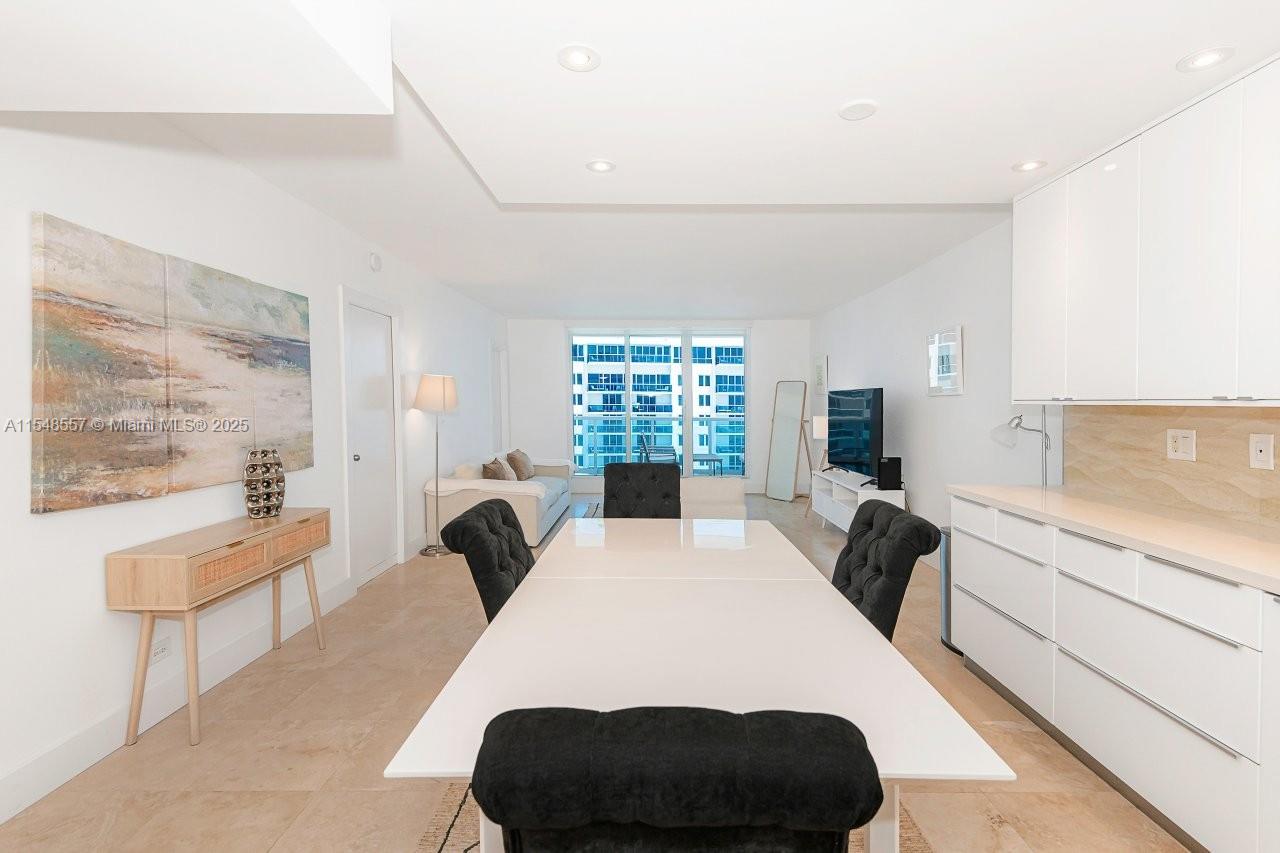 RONEY PALACE CONDO - Residential Lease