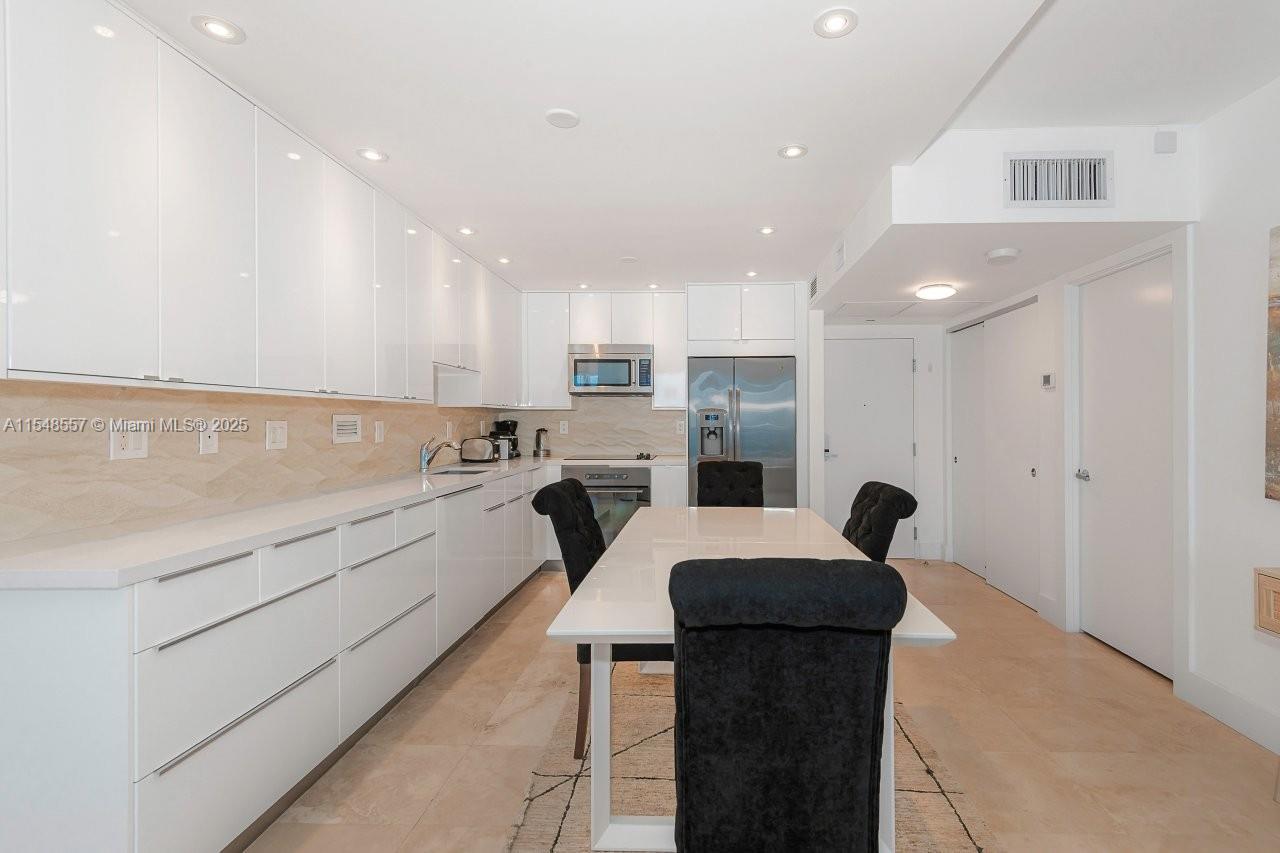 RONEY PALACE CONDO - Residential Lease