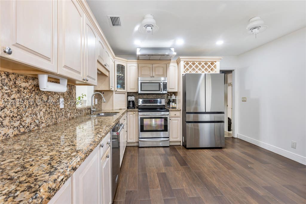 Photo of 19323 Carolina Cir, Boca Raton, FL 33434 (MLS # A12039389)