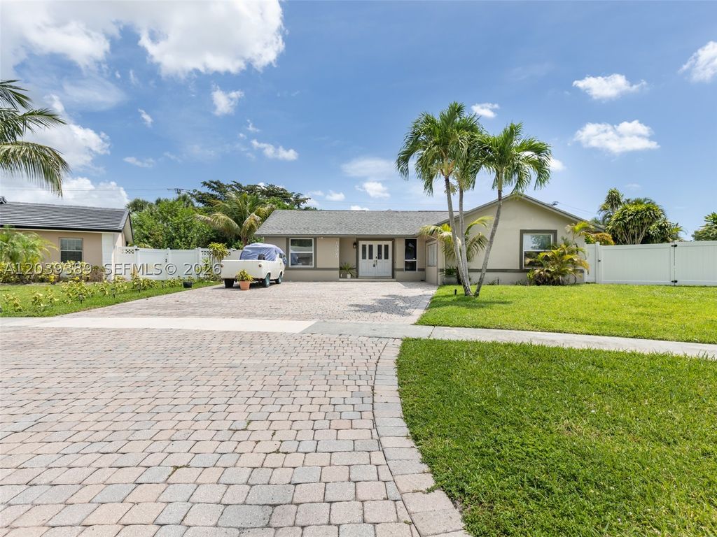 Photo of 19323 Carolina Cir, Boca Raton, FL 33434 (MLS # A12039389)