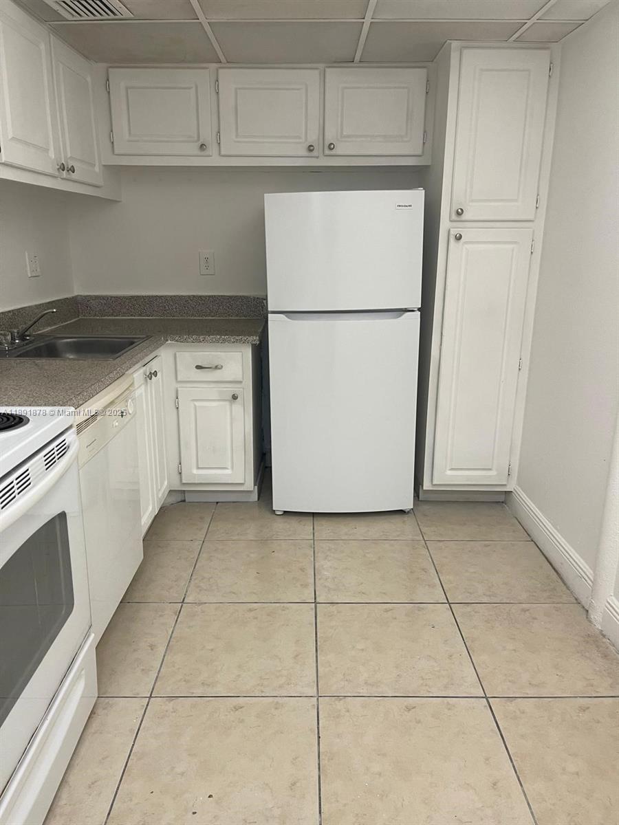 BAYVIEW PALMS CONDO - Residential Lease