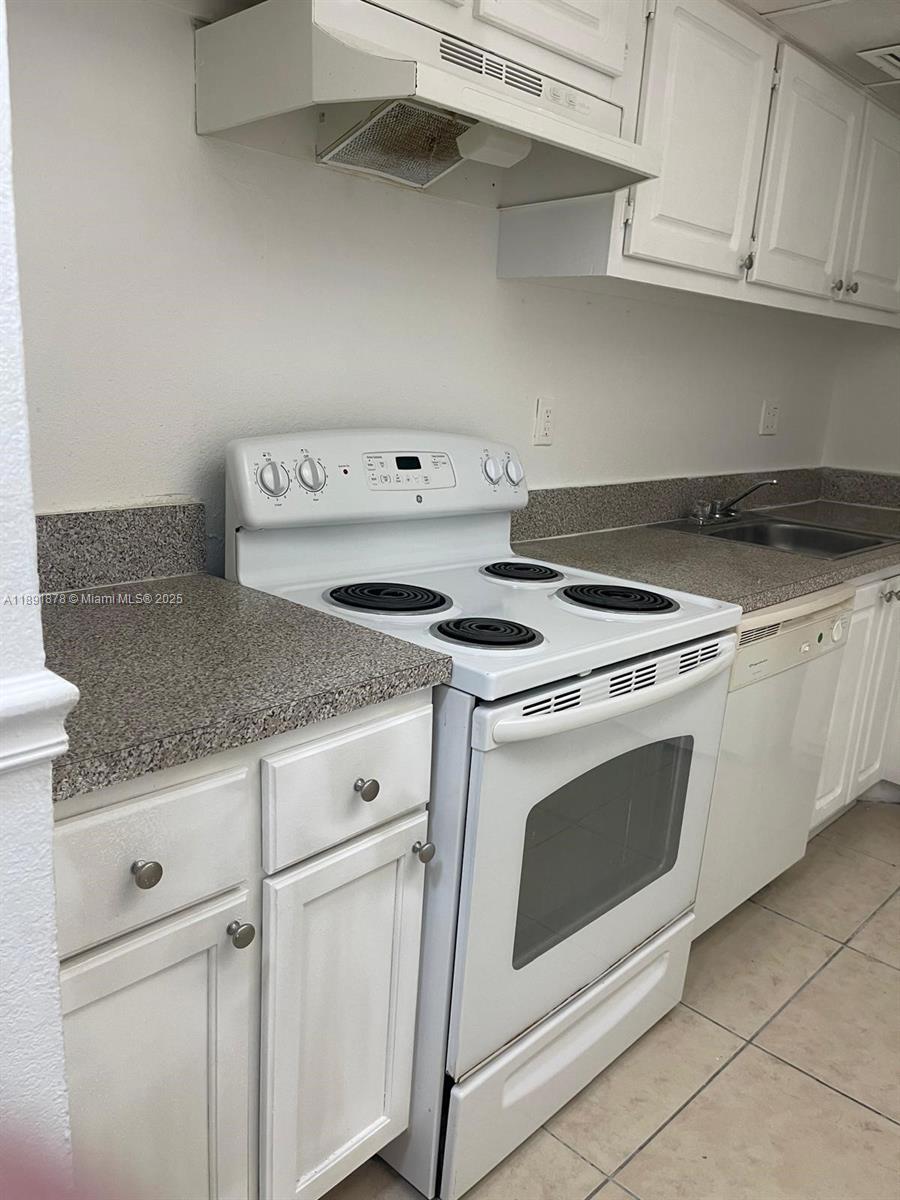 BAYVIEW PALMS CONDO - Residential Lease