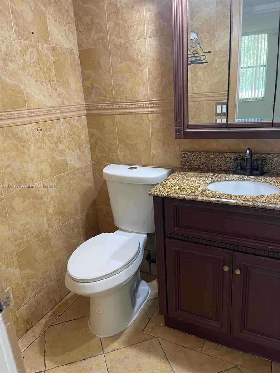 BAYVIEW PALMS CONDO - Residential Lease