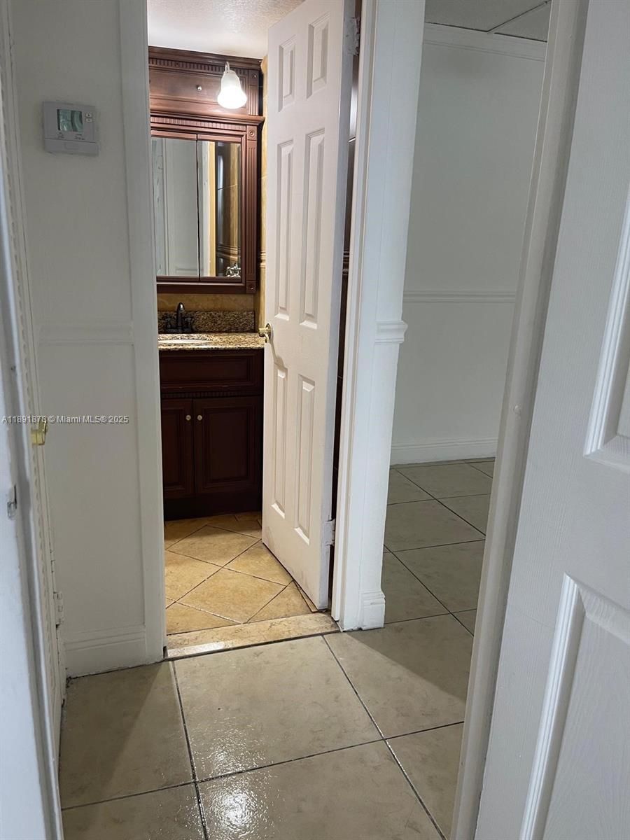 BAYVIEW PALMS CONDO - Residential Lease