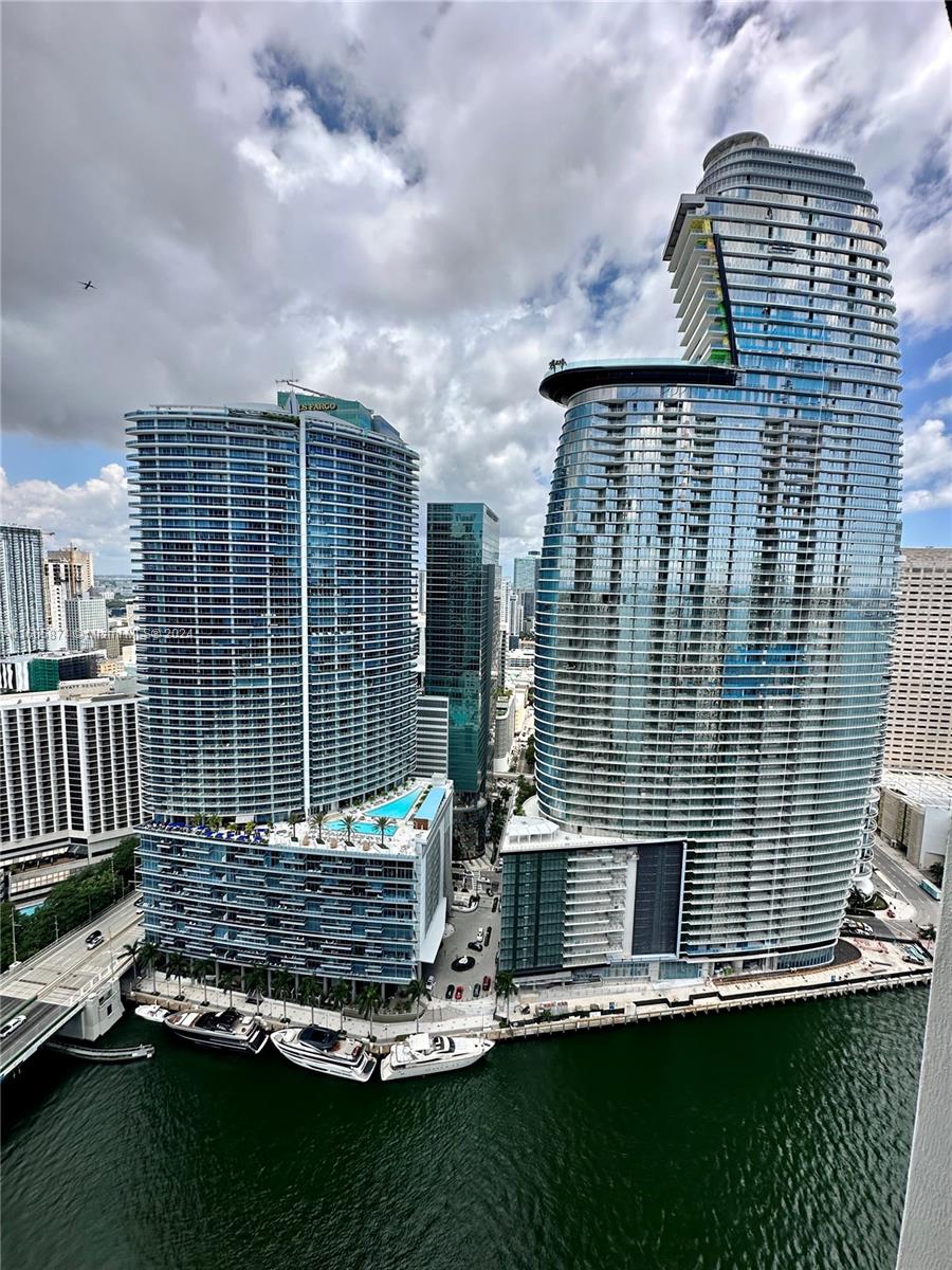 View photos, virtual tours, details... 465 Brickell Ave 4006