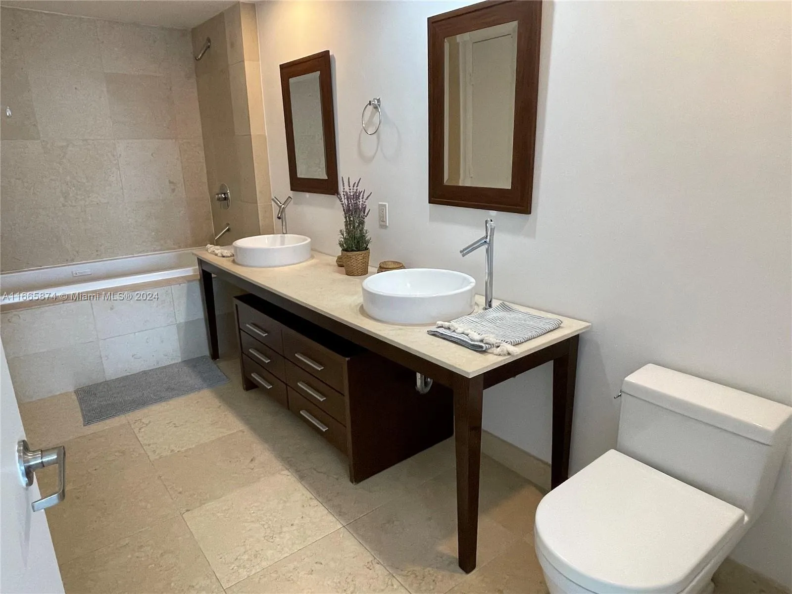 Miami, Florida 33131, United States, 1 Bedroom Bedrooms, ,1 BathroomBathrooms,Residential,Active,42103