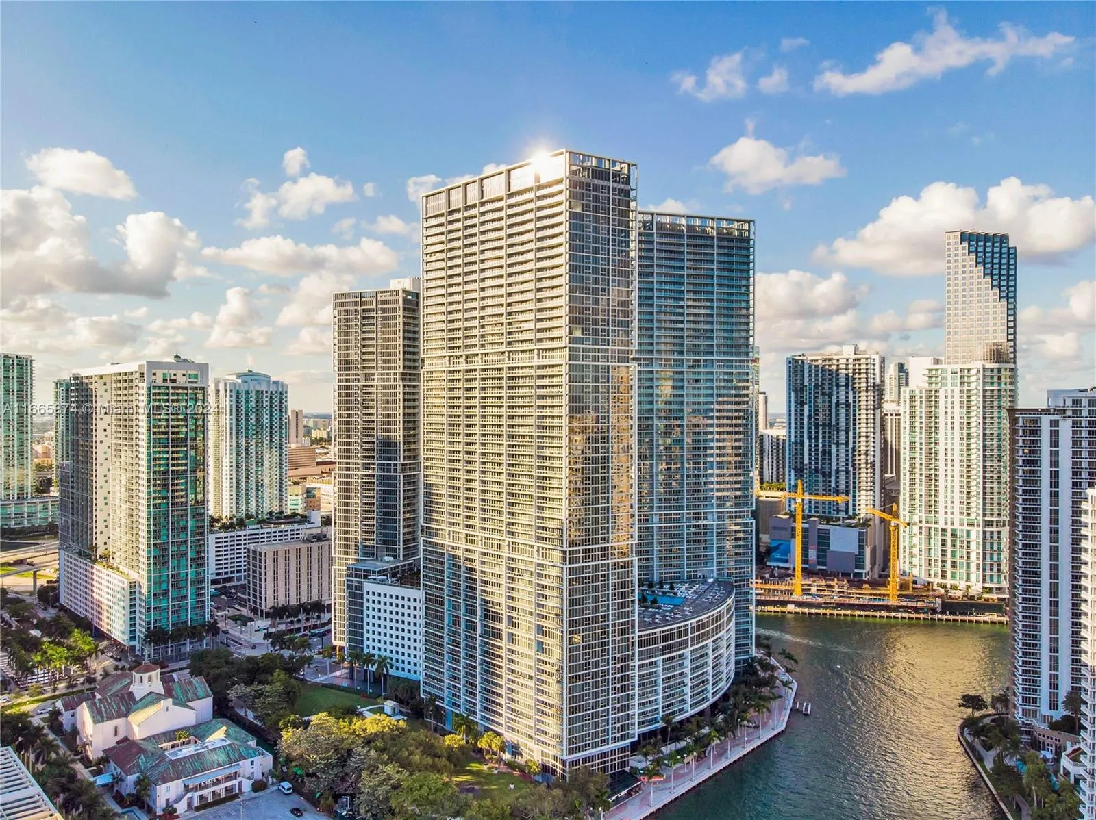 Miami, Florida 33131, United States, 1 Bedroom Bedrooms, ,1 BathroomBathrooms,Residential,Active,42103