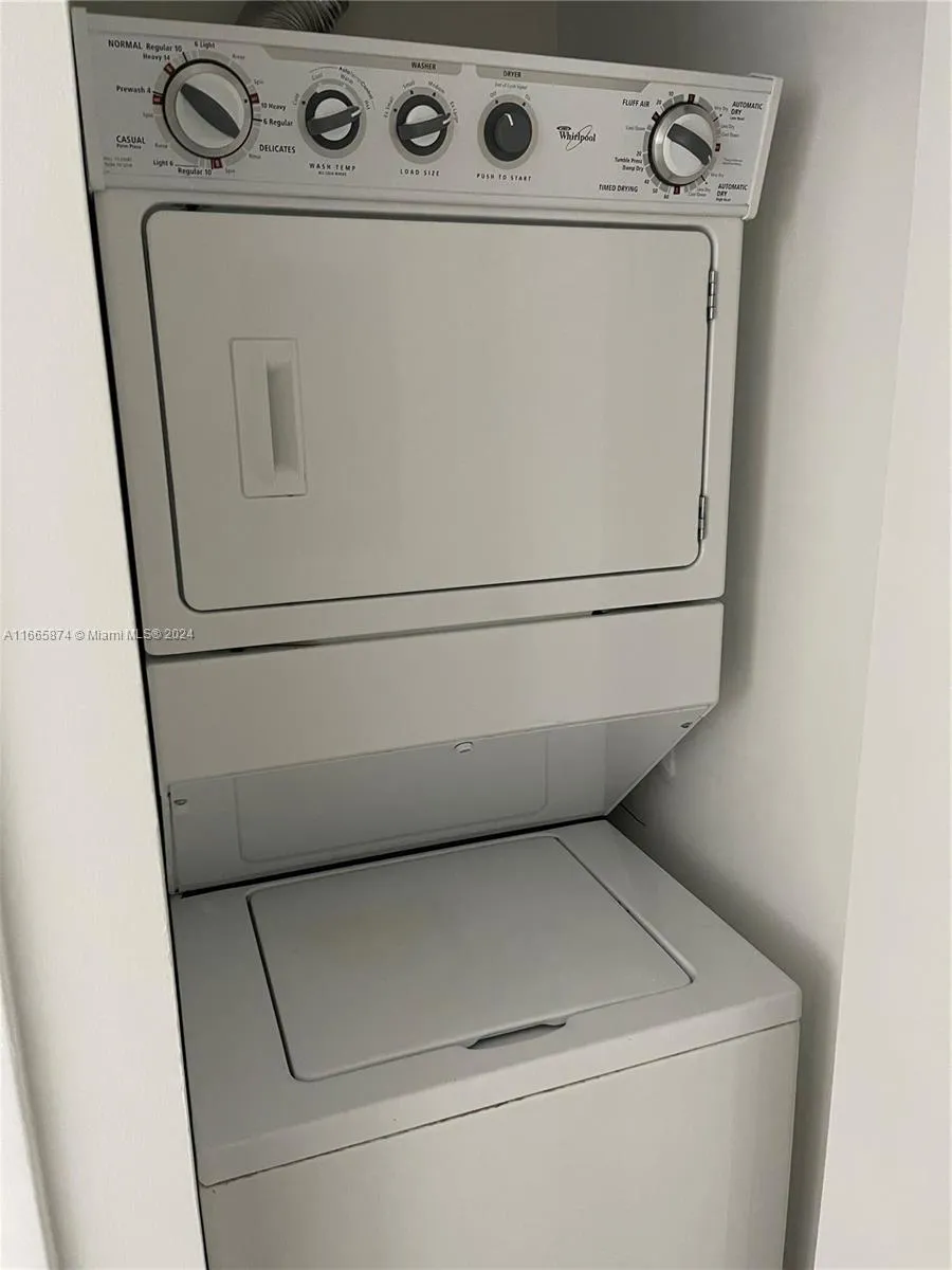 Miami, Florida 33131, United States, 1 Bedroom Bedrooms, ,1 BathroomBathrooms,Residential,Active,42103