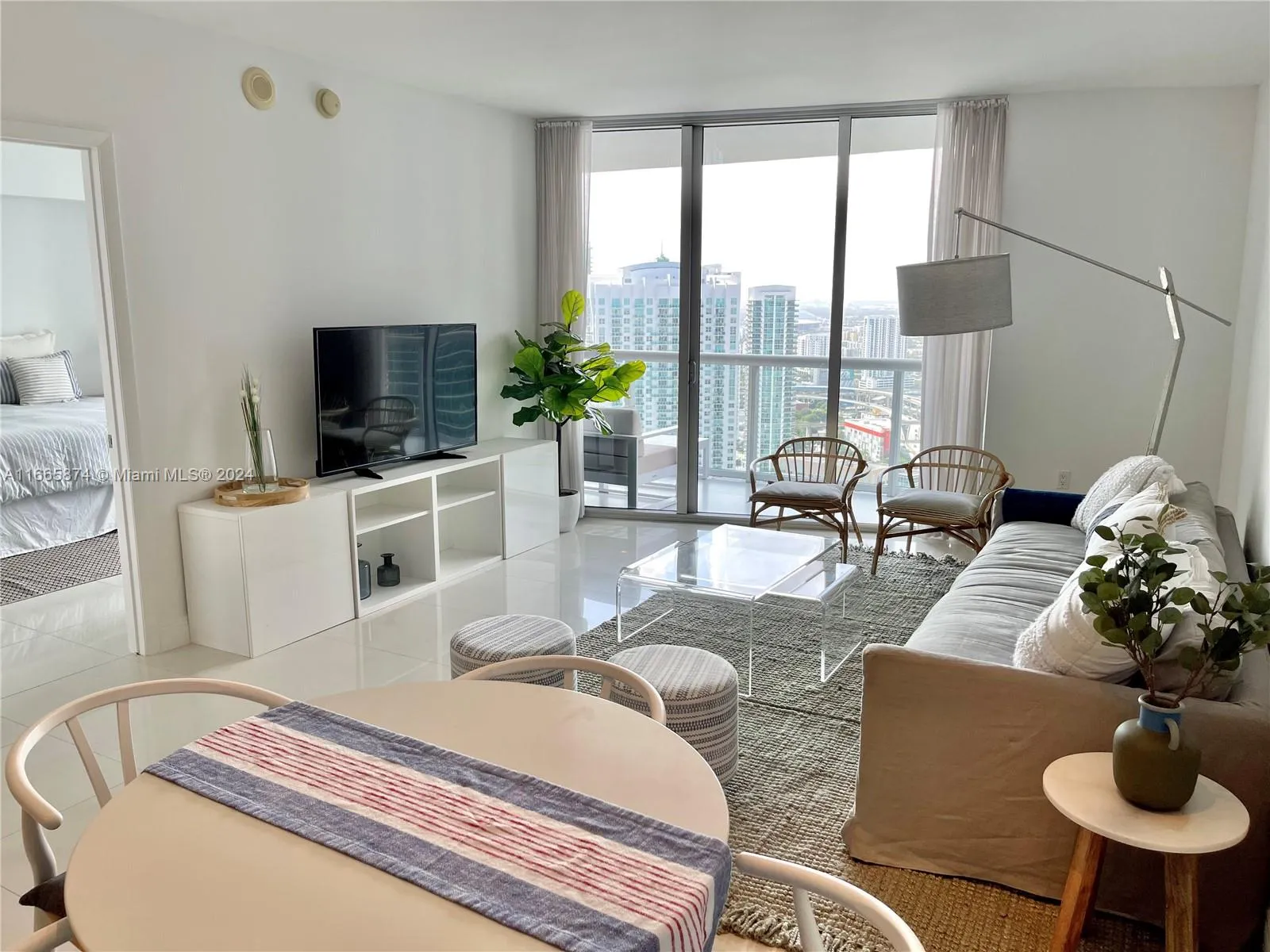 Miami, Florida 33131, United States, 1 Bedroom Bedrooms, ,1 BathroomBathrooms,Residential,Active,42103