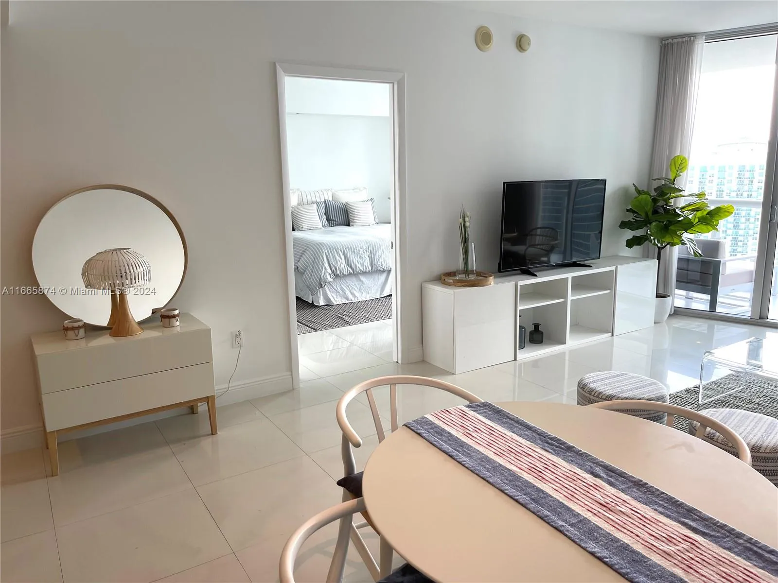 Miami, Florida 33131, United States, 1 Bedroom Bedrooms, ,1 BathroomBathrooms,Residential,Active,42103