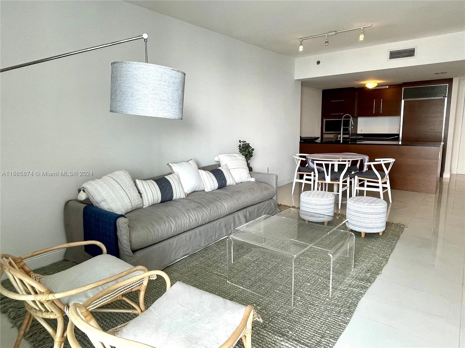 Miami, Florida 33131, United States, 1 Bedroom Bedrooms, ,1 BathroomBathrooms,Residential,Active,42103