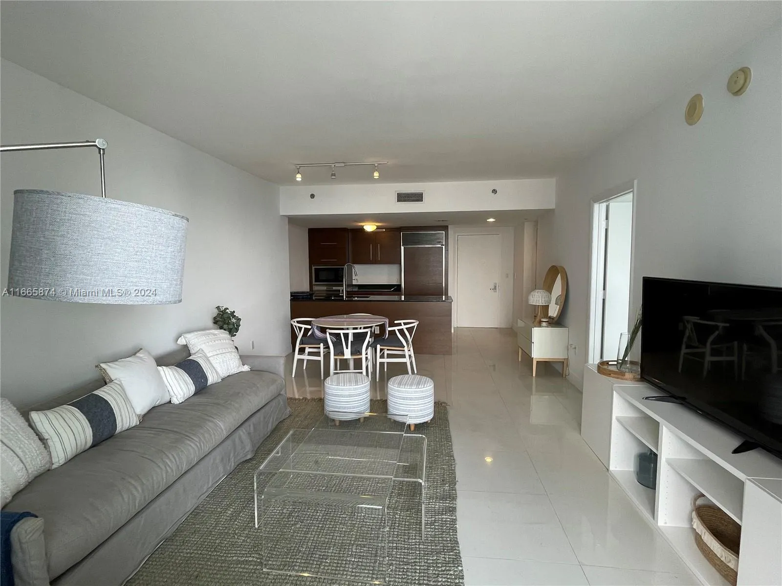Miami, Florida 33131, United States, 1 Bedroom Bedrooms, ,1 BathroomBathrooms,Residential,Active,42103
