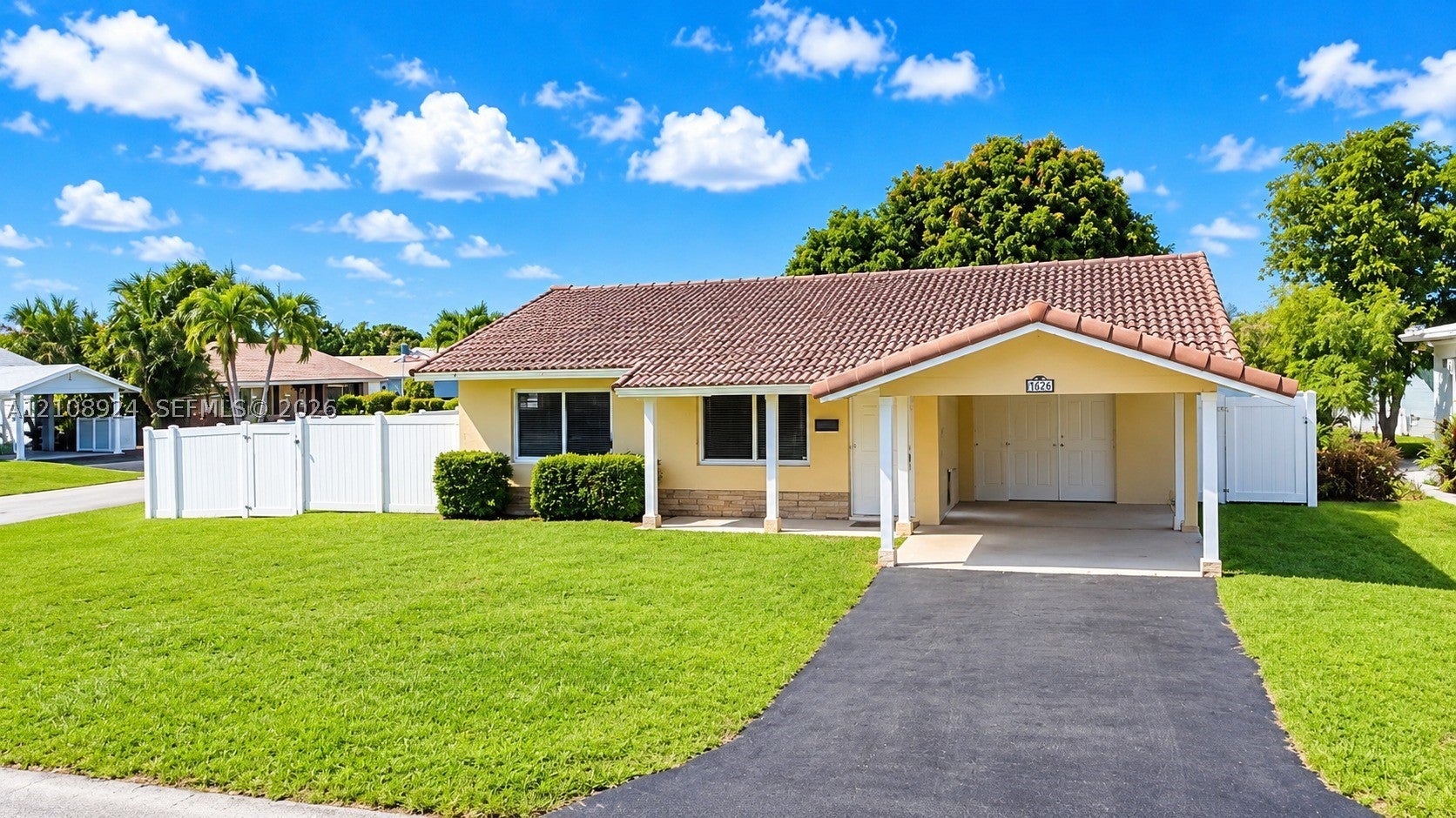 7607 NW 66th Ter