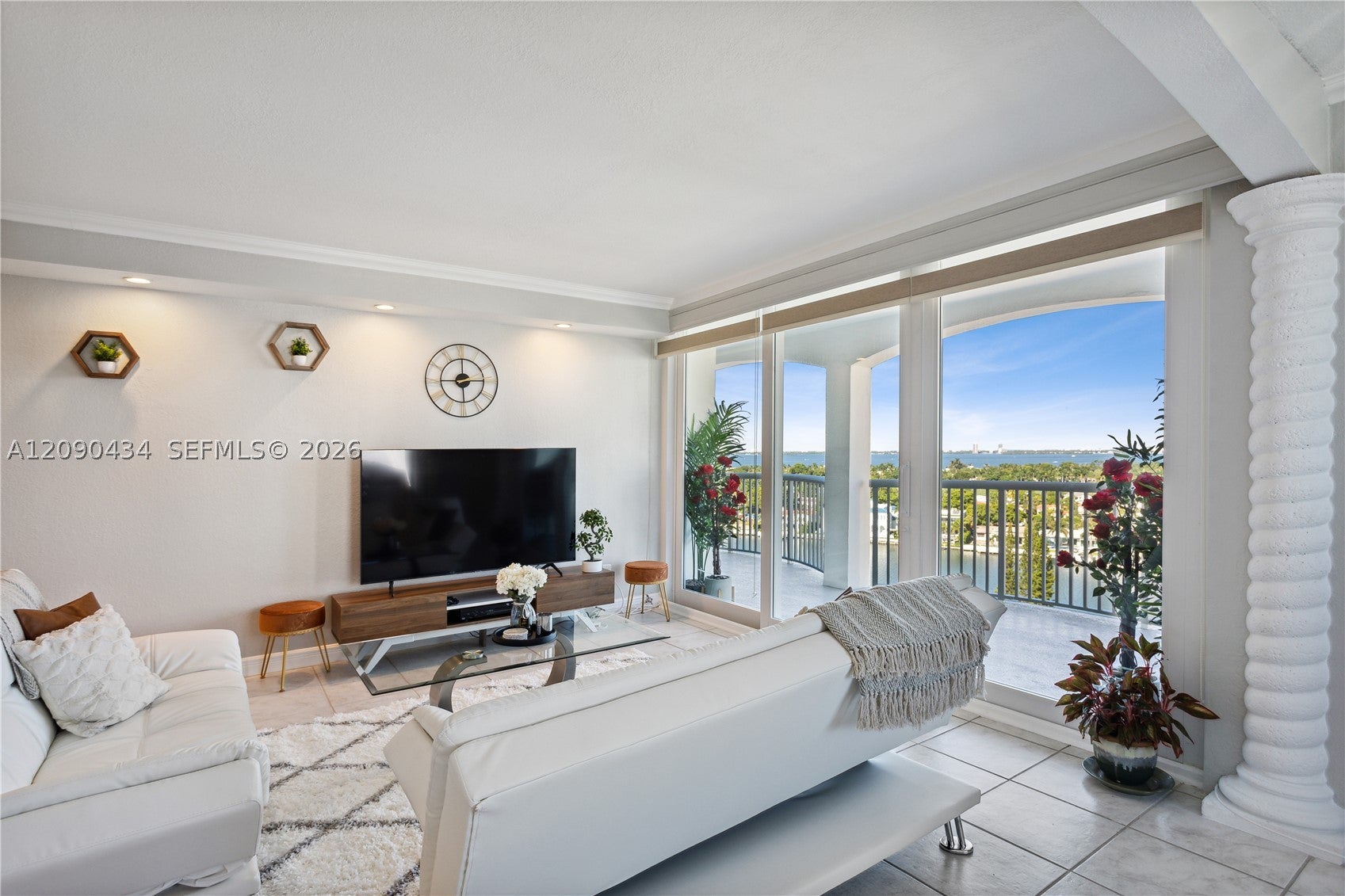5401 Collins Ave 1020