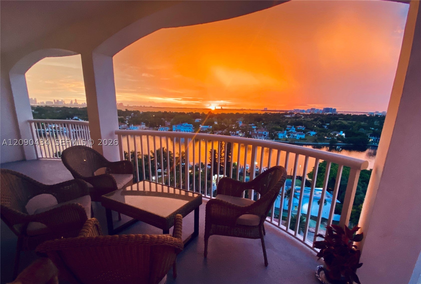 5401 Collins Ave 1020