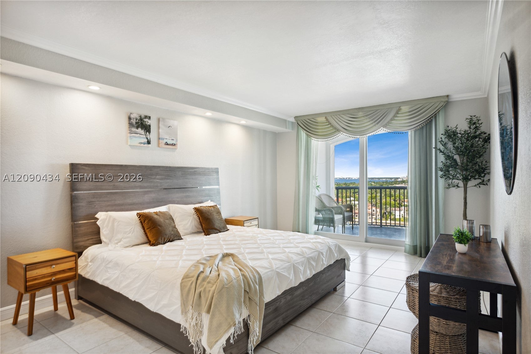 5401 Collins Ave 1020