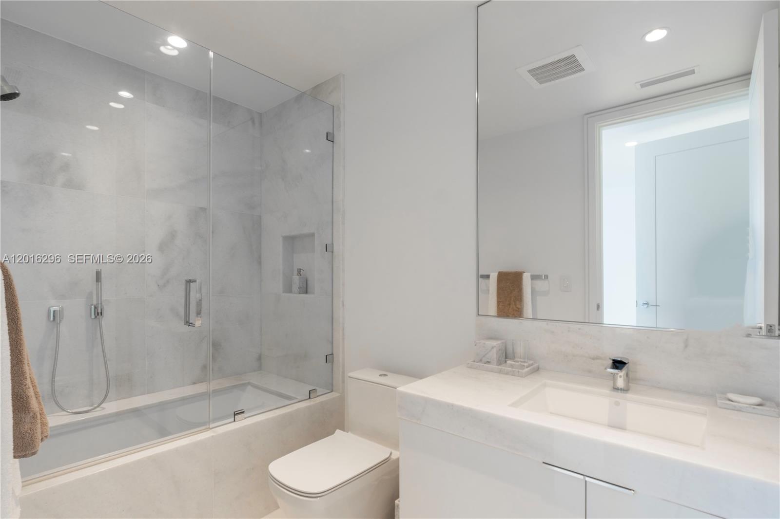 NORTH BISCAYNE BEACH AMEN - Residential