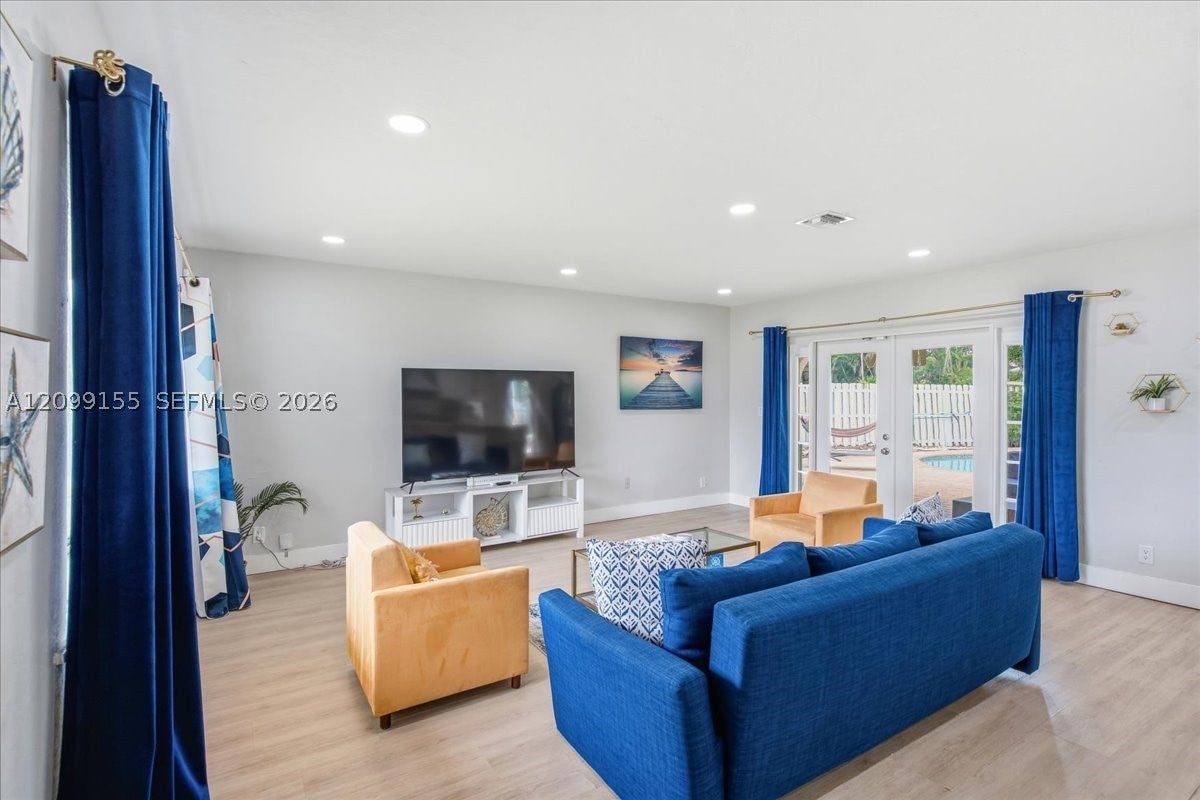 1612 NW 10th Ave